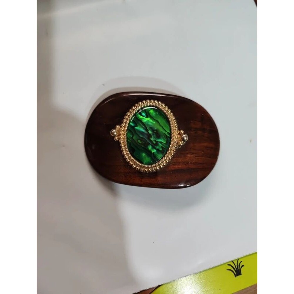Polished wood belt buckle with green abalone center embellishment